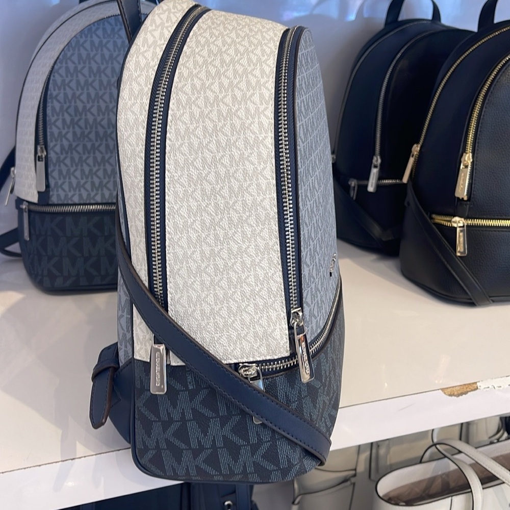MICHAEL KORS Rhea Med Zip Color-Block Signature Logo Backpack
ADMIRL MULTI
NWT - Picture 7 of 16